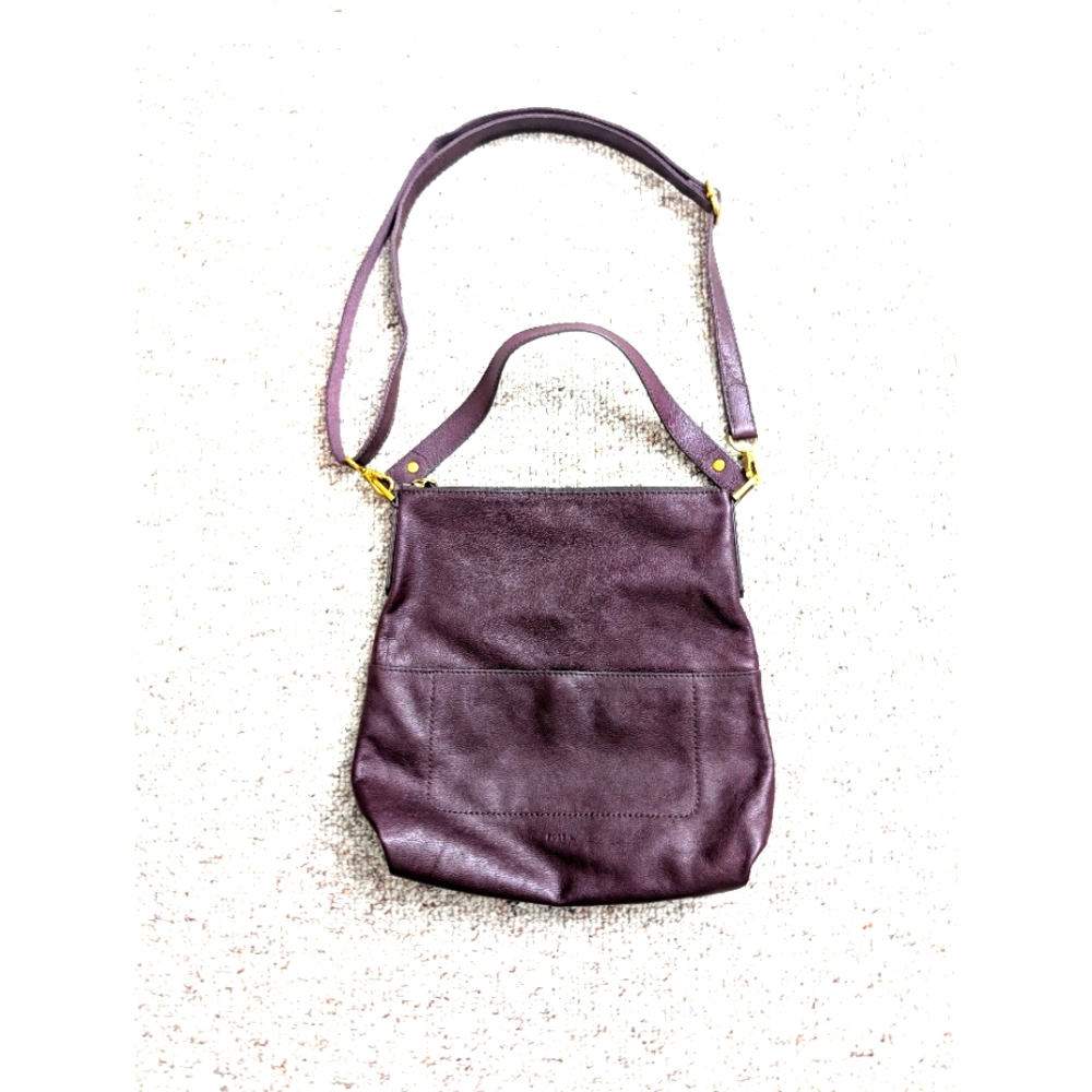 Chic Leather Shoulder Bag in Deep Purple